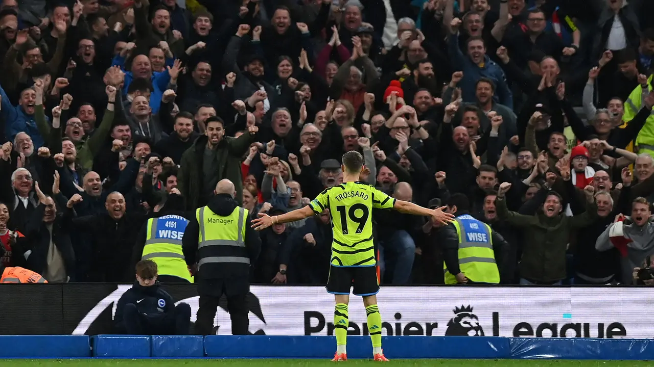 Foto: Momen Leandro Trossard Bungkam Sang Mantan dalam 22 Menit, Bawa Arsenal Puncaki Klasemen Liga Inggris