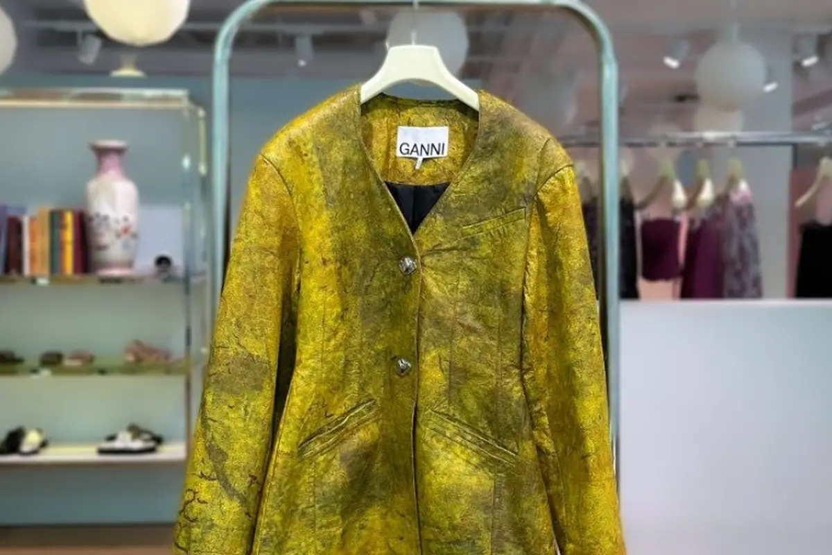Jaket Blazer berbahan dasar bakteri selulosa