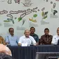 Menteri Koperasi dan Usaha Kecil dan Menengah Teten Masduki dalam Konferensi Pers Reflekso 2023 & Outlook 2024 di Gedung Smesco Indonesia pada Rabu (21/12/2023) - (Vatrischa Putri Nur Sutrisno)