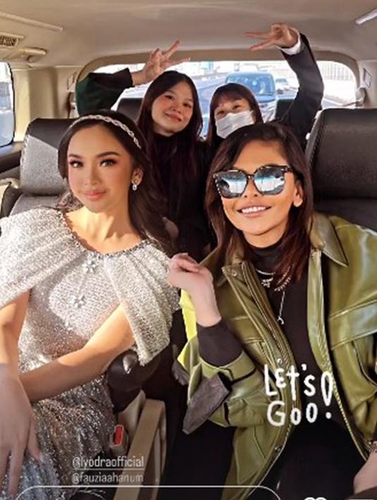 Penampilan Lyodra untuk red carpet AAA 2022 juga tak lepas dari sorotan. Dirinya tampak begitu menawan dalam balutan gaun berwarna silver dengan makeup flawless. (Liputan6.com/IG/@dounche)