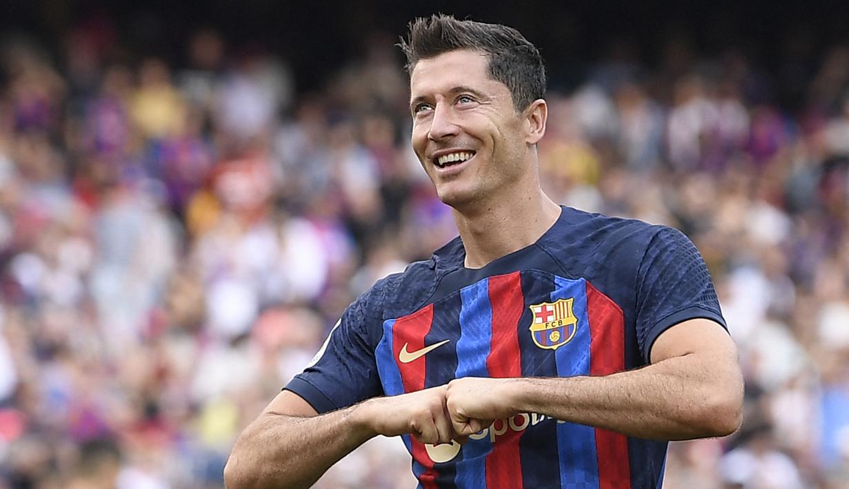 Pemain asal Polandia itu juga sempat mencetak satu gol lagi pada menit ke-48 yang membuat Barcelona unggul 3-0. (AFP/Josep Lago)