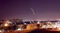 Pertahanan udara Suriah mencegat rudal di Damaskus. (Kantor berita pemerintah China, Xinhua)
