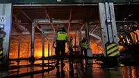 Kebakaran Hebat Pabrik Dua Kelinci di Pati, Puluhan Pekerja Sempat Terjebak Kobaran Api