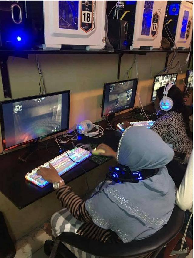 Kelakuan di warnet (Sumber:Brillio)