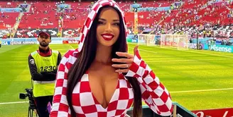 Mantan Miss Kroasia dikecam warga lokal karena penampilannya saat nonton Piala Dunia Qatar 2022.