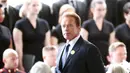 Mantan Gubernur California, Arnold Schwarzenegger menghadiri pemakaman mantan ibu negara AS, Nancy Reagan di Simi Valley, California, Jumat (11/3). Sejumlah politikus dan bintang Hollywood turut hadir pada acara pemakaman tersebut (REUTERS/Lucy Nicholson)