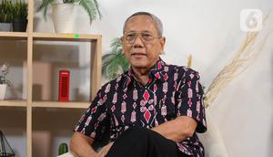 Mantan Direktur Penyakit Menular WHO South-East Asia Regional Office (SEARO), Profesor Tjandra Yoga Aditama saat wawancara khusus dengan Liputan6.com di Jakarta, Rabu (8/1/2025). (Liputan6.com/Angga Yuniar)