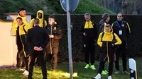 Para pemain Borussia Dortmund setelah ledakan di dekat Bus Dortmund.