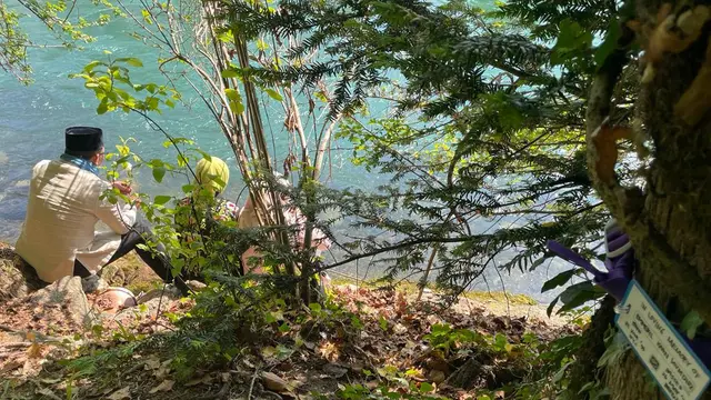 Ridwan Kamil di tepi sungai Aare, Swiss.