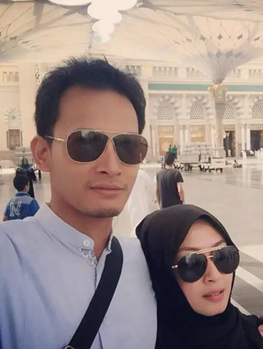 Bersama istrinya, Calysta Vanny Widyasasti, Fedi pun mengaku bukan tipikal orag yang selalu mengabadikan momen bahagianya di media sosial seperti selebriti pada umumnya.  (Instagram/fedinuril)