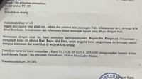Surat permintaan Tunjangan Hari Raya (THR) Satuan Polisi Pamong Praja berlogo Pemkot Serang beredar di media sosial. Surat tertanggal 18 April itu ditujukan kepada perusahaan-perusahaan yang ada di kota tersebut. (Liputan6.com/ Yandhi Deslatama)