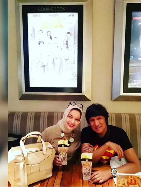 Dua tahun semakin dekat Marissa Haque dan Ikang Fawzi meresmikan hubungannya pada 3 Juli 1986. Dari buah cintanya tersebut, keduanya telah diberi momongan dua putri, Isabella Muliawati Fawzi dan Marsha Chikita Fawzi. (Instagram/marissahaque)