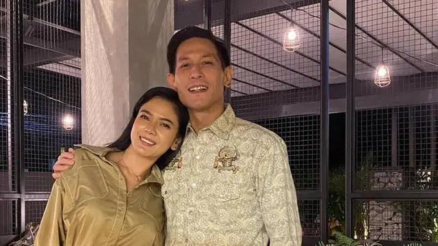 7 Potret Mesra Chef Juna dan Kekasih yang Baru Rayakan Anniversary Ke 3