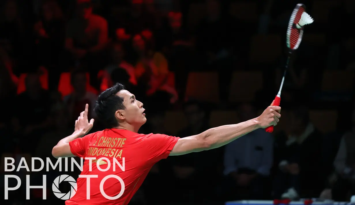 Atlet bulutangkis tunggal putra Indonesia, Jonatan Christie saat tampil melawan wakil Malaysia di ajang Piala Thomas 2020 yang berlangsung di Denmark, Jumat (15/10/2021). (Badminton Photo/Yves Lacroix)
