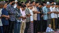 Ada 105 lokasi yang akan menggelar sholat Idul Adha di Surabaya. (JUNI KRISWANTO/AFP)