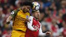 Duel pemain Brighton, Gaetan Bong (kiri) dengan pemain Arsenal, Aaron Ramsey pada lanjutan Premier League di Emirates Stadium, London, (1/10/2017). Arsenal menang 2-0. (AP/Frank Augstein)