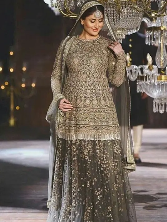 Tersiar kabar, Saif pun tidak akan melarang Kareena untuk bekerja paska melahirkan nanti. Justru Saif memberikan dukungan penuh terhadap Kareena lantaran Saif sangat yakin Kareena bisa melakukan itu. (Instagram/kareenabebo)