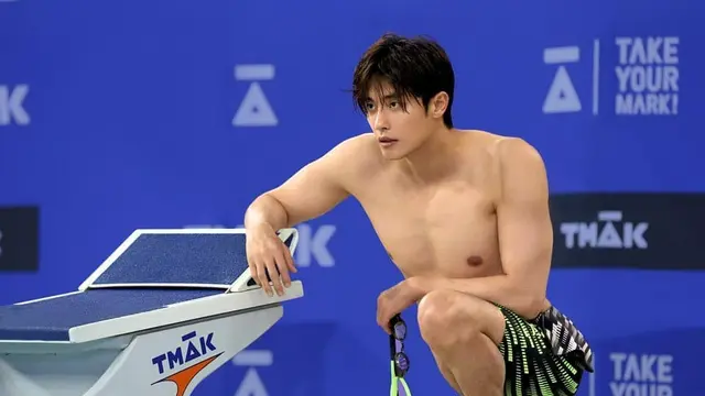 Pesona Sung Hoon bintang Woori the Virgin saat olahraga (Foto: Instagram @sunghoon1983)