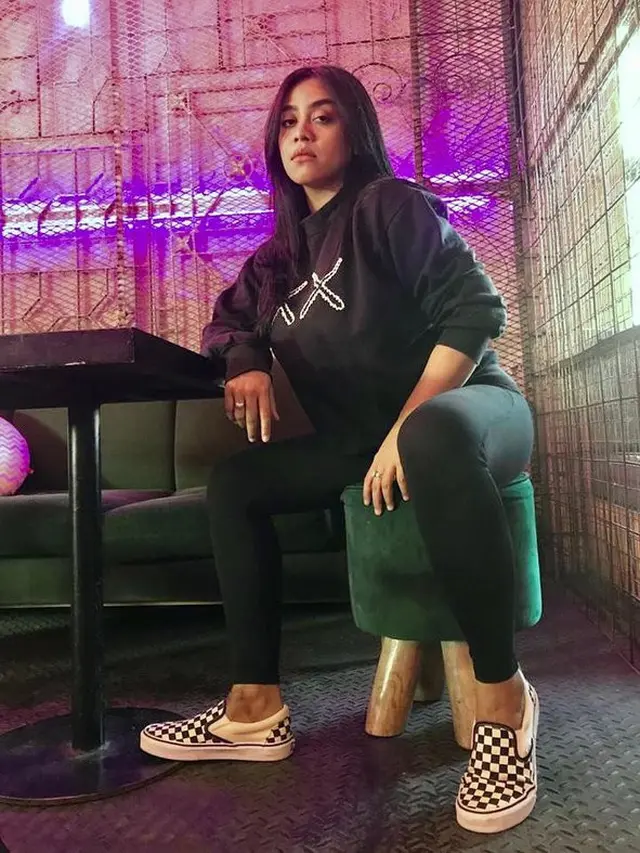 6 Potret Wanita yang Disebut Billie Eilish 'Versi Nganjuk', Mirip Banget Bak Kembar