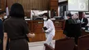 Terdakwa Putri Candrawathi usai menjalani sidang lanjutan dalam kasus pembunuhan Brigadir Yosua Hutabarat dengan agenda sidang pembacaan tuntutan oleh Jaksa Penuntut Umum di Pengadilan Negeri Jakarta Selatan, Rabu (18/1/2023). Putri Candrawathi dituntut 8 tahun Penjara. (Liputan6.com/Johan Tallo)