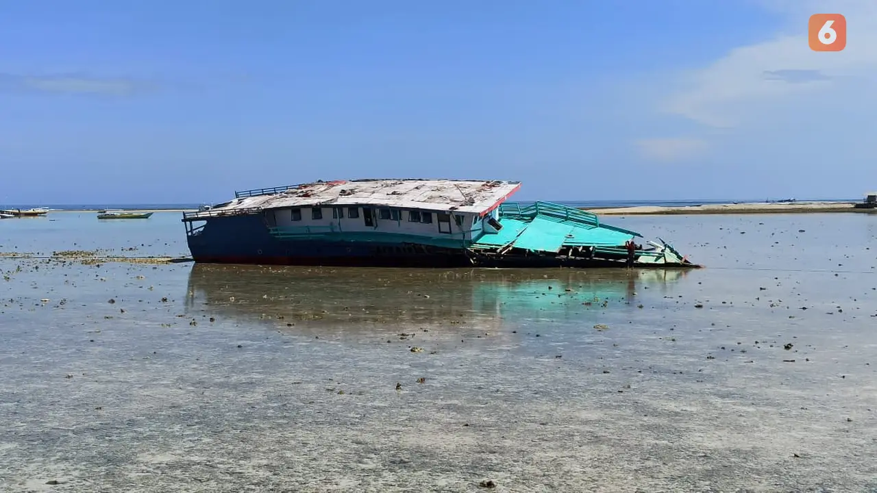 Kapal milik Pemkab Mamuju Terbengkalai