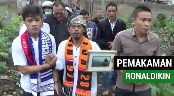 Suporter sepak bola Indonesia, Ronaldikin atau yang bernama asli Sodikin, dimakamkan pada Rabu (23/1/2019).