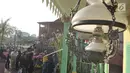 Kepadatan warga saat mendatangi Lebaran Betawi ke-12 di Lapangan Monas, Jakarta, Minggu (21/7/2019). Untuk pertama kalinya Lebaran Betawi digelar di Monas yang diisi oleh beragam seni dan budaya masyarakat Betawi dalam rangka memeriahkan HUT DKI Jakarta.(merdeka.com/Iqbal S. Nugroho)