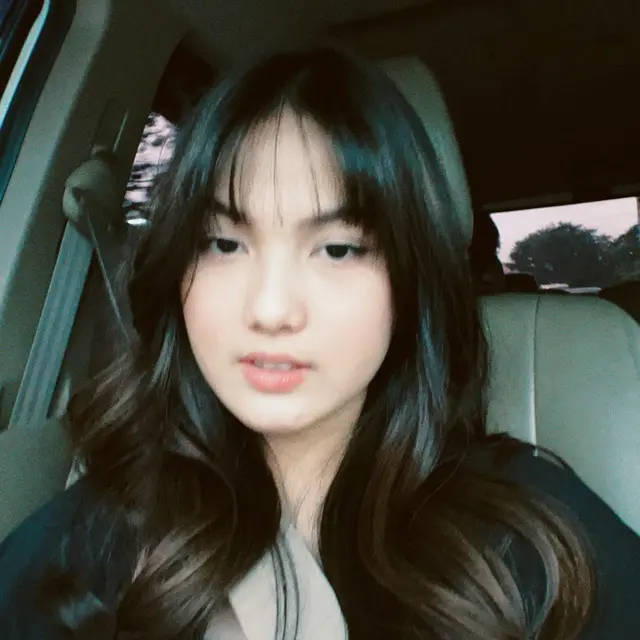 6 Potret Aisyah Aqilah dengan Gaya Rambut Baru Berponi, Dipuji Ansellma Putri