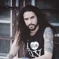 Anthony Vincent cover Bad Blood dengan 20 gaya bernyanyi (via youtube.com)