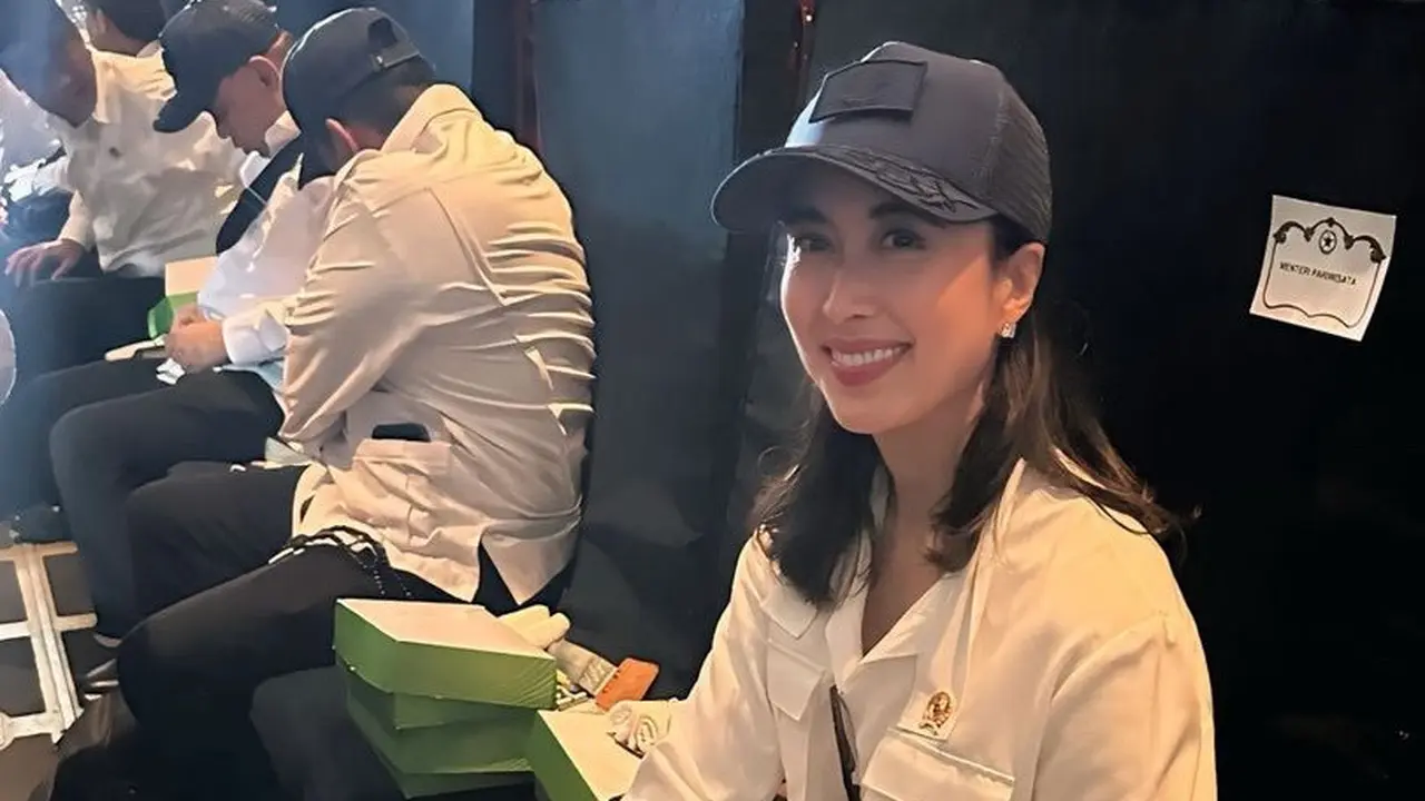 Gaya Kece Widiyanti Putri Wardhana Menteri Pariwisata saat Berangkat ke Magelang