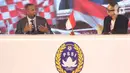 <p>Patrick Kluivert bersama asisten Pelatih Denny Landzaat dan Alex Pastoor mendapat kontrak menangani Timnas Indonesia selama dua tahun dari 2025 hingga 2027 dengan opsi perpanjangan. (Liputan6.com/Herman Zakharia)</p>