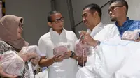 Wakil Gubernur terpilih DKI Jakarta, Sandiaga Uno, meninjau stok daging yang dimiliki oleh PT Suri Nusantara Jaya Cold Storage, pada Senin, (19/6/2017). (Dokumentasi Anies-Sandi Media Center)