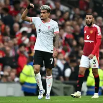 Selebrasi pemain Liverpool Luis Diaz saat melawan Manchester United di Liga Inggris 2024/2025 (AFP)