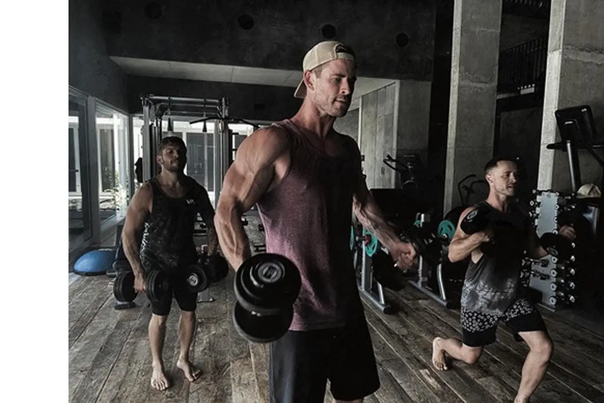 Chris Hemsworth Jadi Pria Tertampan Versi Top Beauty World, Ini 6 Potretnya saat Olahraga
