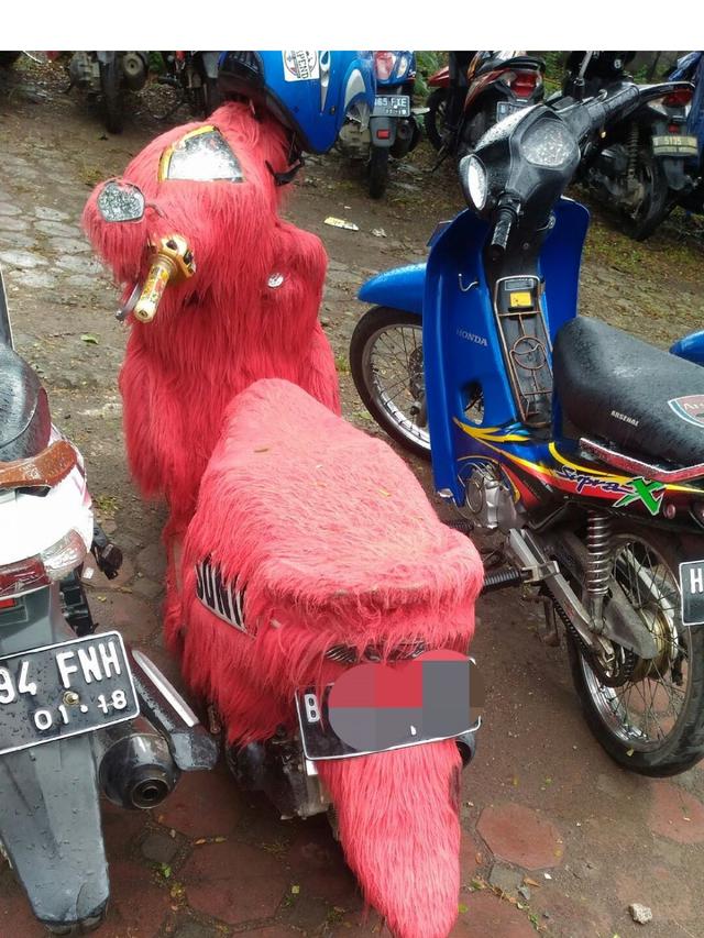 Modifikasi Nyeleneh Sepeda Motor Matic Ini BikinTepuk Jidat