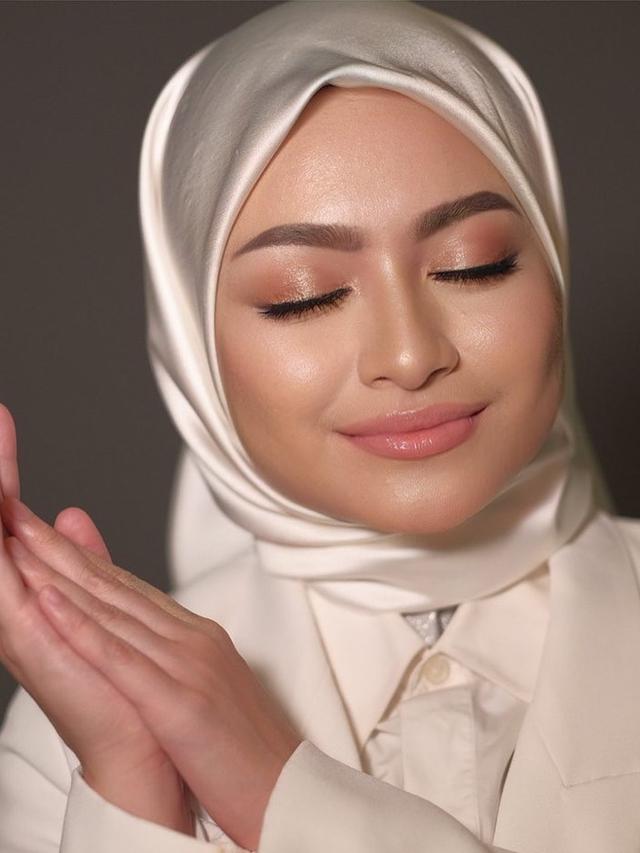 Nathalie Holscher. (Foto: Instagram @nathalieholscher)