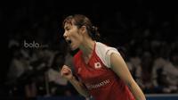Tunggal putri Jepang, Sayaka Sato, mengalahkan Tunggal putri Thailand, Nitchaon Jindapol pada laga semifinal Indonesia Open 2017 di JCC, Sabtu, (17/6/2017). Sato menang 13-21 21-18 21-14. (Bola.com/M Iqbal Ichsan)