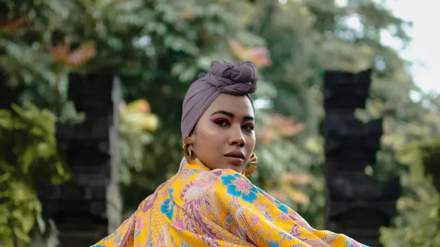 Cara pilih batik sesuai warna kulit (credit: pexeles/Irsyad Ibrahim)
