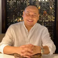 Sosok desainer Ekhi Anam selama ini terdengar senyap dalam kancah industri fashion tanah air sampai akhirnya ia siap membuka diri dan go public lagi setelah mendesain baju-baju pernikahan Putri Tanjung (Foto. Dok. Pribadi)