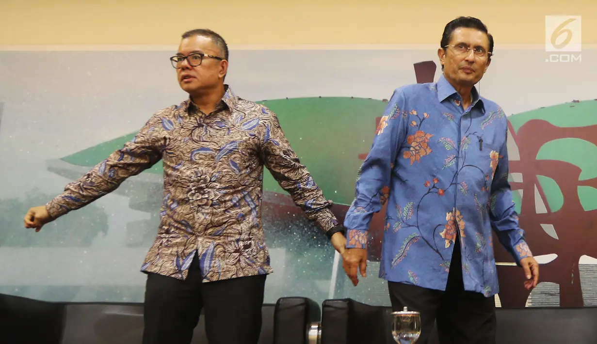 Perwakilan Komisi VII DPR, Fadel Muhammad (kanan) dan Bara Hasibuan saat menerima kedatangan profesor dan pegawai Lembaga Ilmu Pengetahuan Indonesia (LIPI) di Kompleks Parlemen Senayan, Rabu (30/1). (Liputan6.com/Johan Tallo)