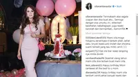 Berikut penampilan Olla Ramlan yang terlihat seksi dalam balutan gaun pink saat merayakan ulang tahun ke-38. (Foto: ollaramlanaufar)