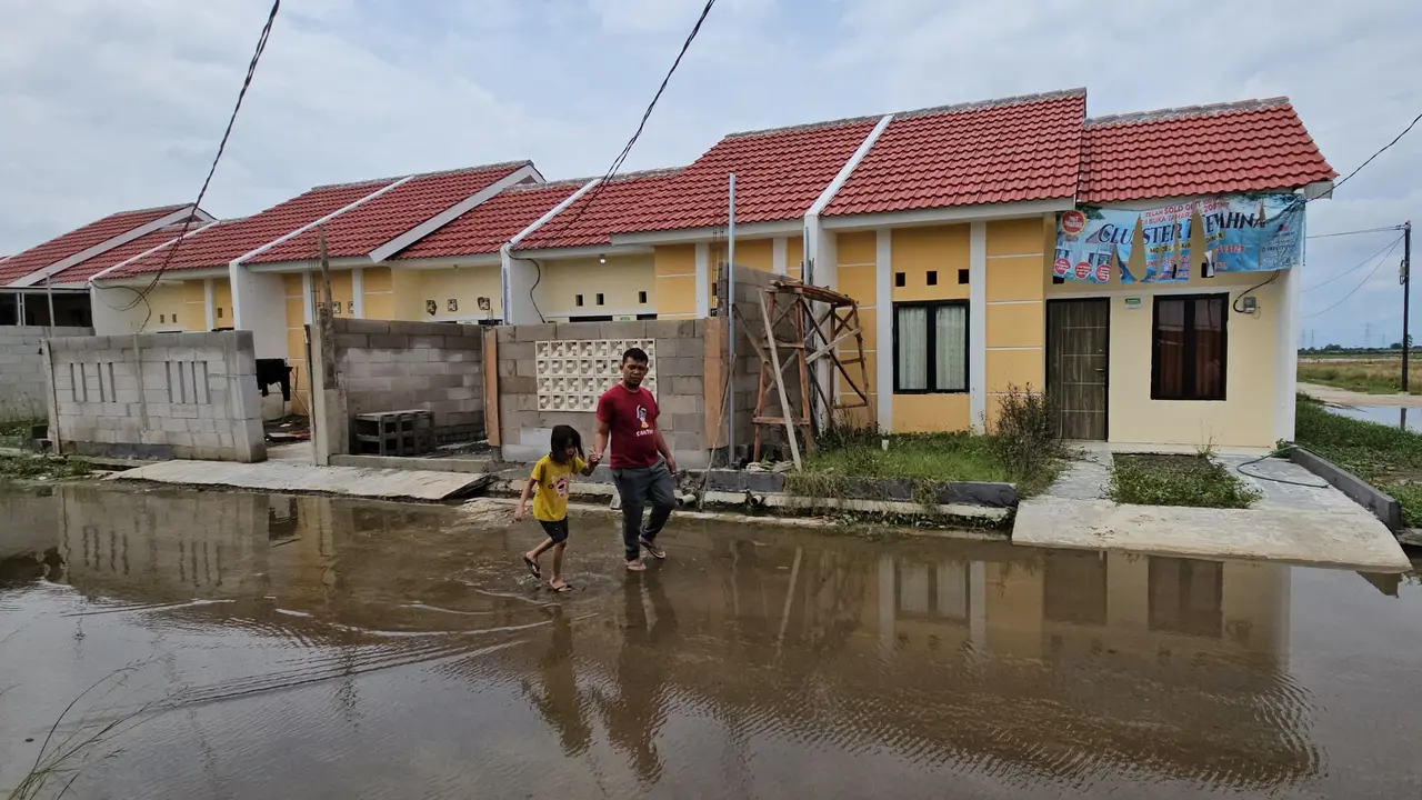 Menteri PKP Maruarar Sirait melakukan inspeksi mendadak (Sidak) ke lapangan tepatnya ke perumahan bersubdidi Grand Permata Residence di Kelurahan Tambun Utara, Kabupaten Bekasi, Jawa Barat. (Foto: Kementerian PKP)