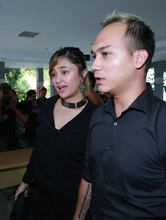 "Ini cerita lama di keluarga. Aku 2 tahun lost contact, ini baru ketemu. Ini good news, memang ketemu lagi," kata Marshanda di panti sosial Bina Insan Bangun Daya. (Deki Prayoga/Bintang.com)