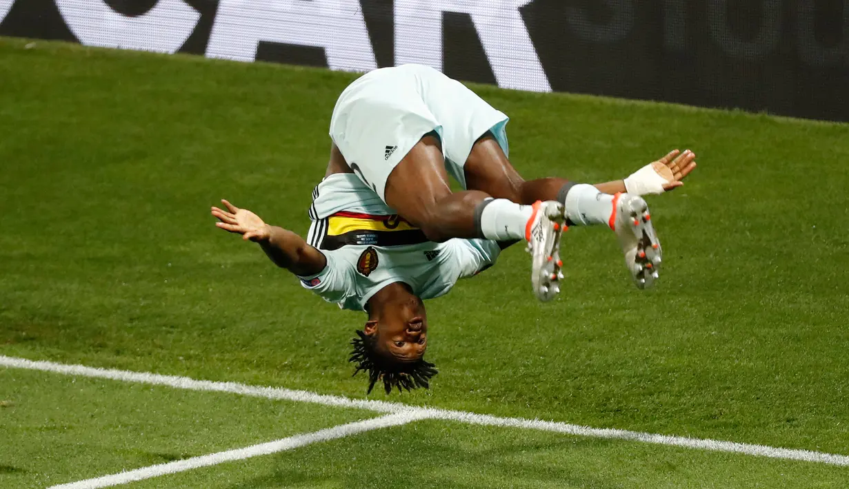Penyerang Belgia, Michy Batshuayi melakukan selebrasi usai mencetak gol kegawang Hungaria pada babak 16 besar Euro 2016 di Stadion Municipal di Toulouse, Prancis, (27/6). Belgia menang atas Hungaria dengan skor 4-0. (REUTERS/Vincent Kessler) 