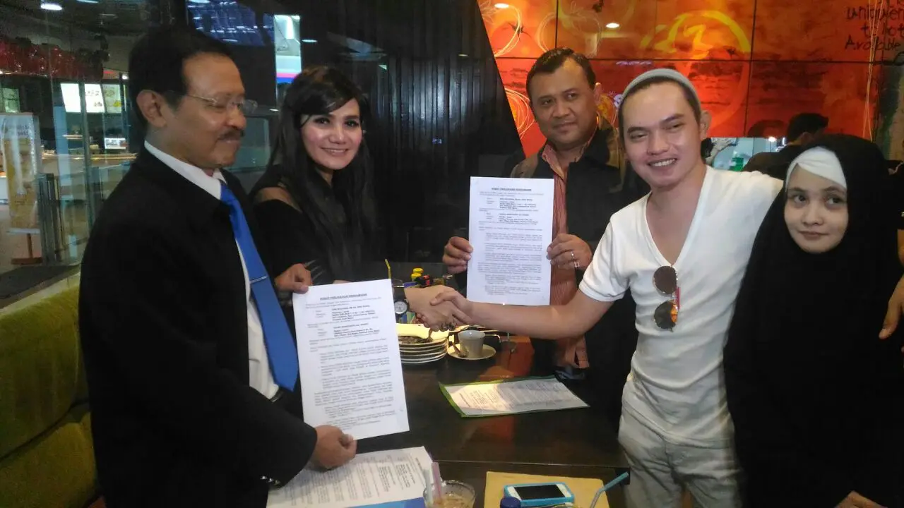 [Bintang] Nina Wang dan Dodhy eks Kangen Band
