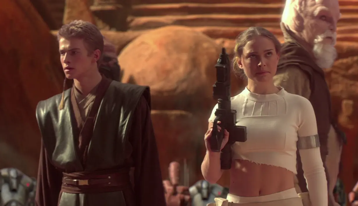 Star Wars Episode II: Attack of the Clones  Film ini menceritakan 10 tahun setelah peristiwa di Star Wars Episode I: The Phantom Menace, ketika galaksi berada di ambang perang sipil. (image.tmdb.org)