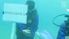 Sebuah perguruan tinggi di Manado melakukan wisuda untuk 24 mahasiswanya di dalam laut. Aksi ini sebagai wujud rasa cinta akan laut.