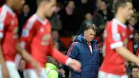 Ekspresi pelatih MU, Louis van Gaal, setelah timnya kalah dari Southampton 0-1 dalam lanjutan Liga Inggris di Stadion Old Trafford, Manchester, Sabtu (23/1/2016). (AFP/Oli Scarff)