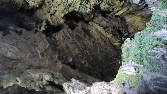 Fairy Cave atau Gua Peri di Sarawak