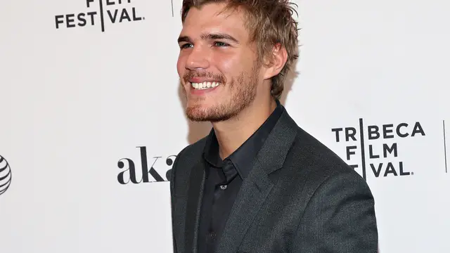 [Bintang] Chris Zylka